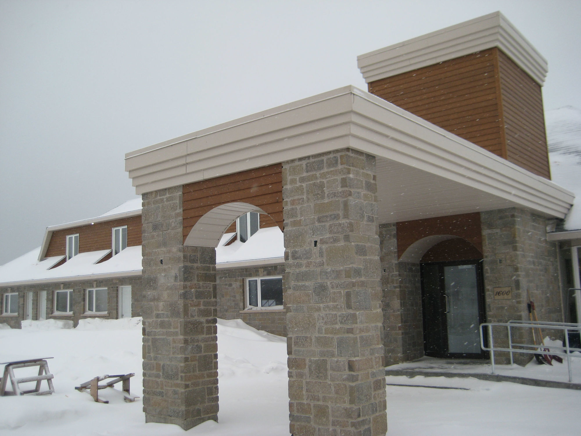 Hotel Motel La Vigie Matane Exterior photo