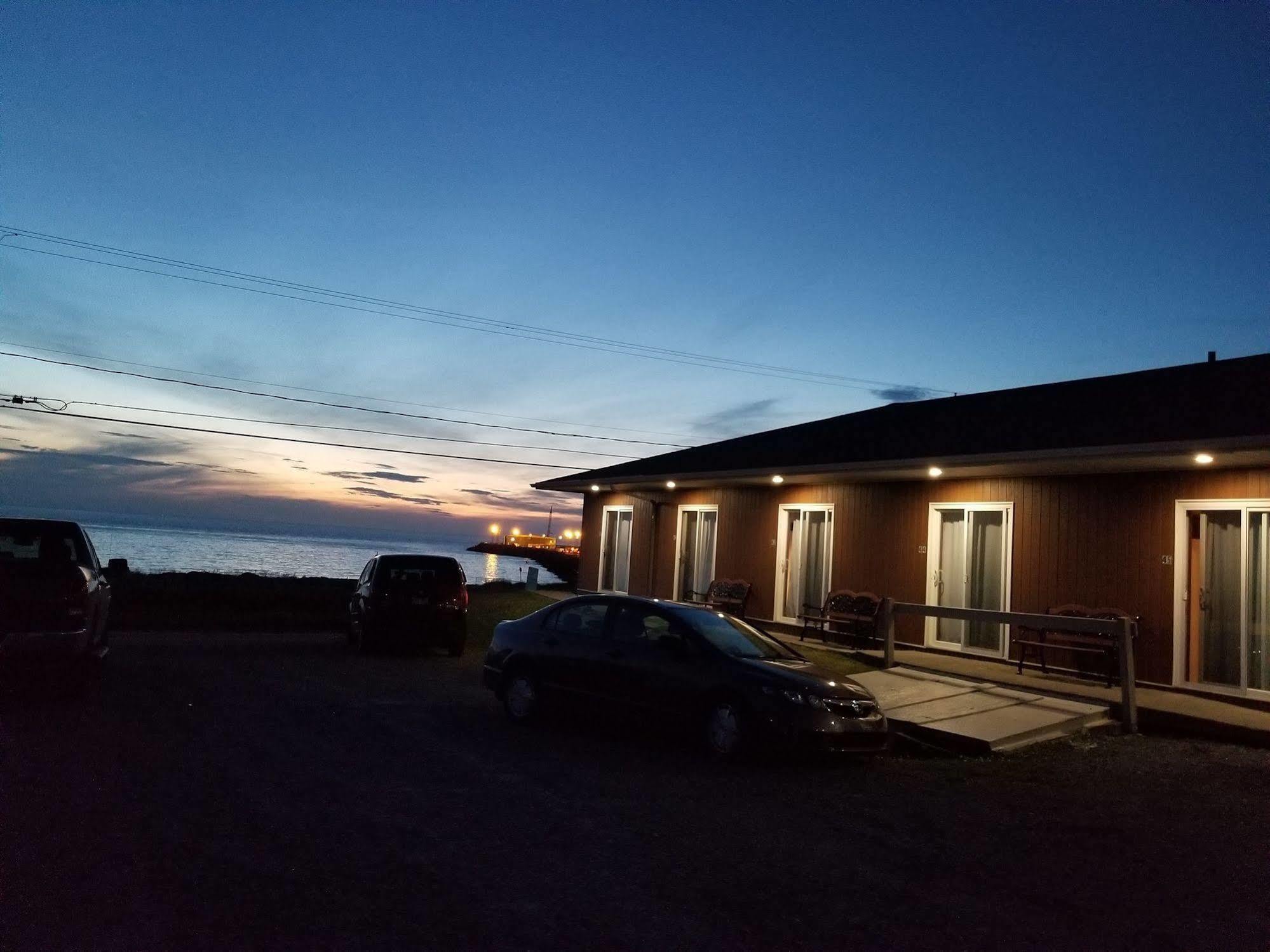 Hotel Motel La Vigie Matane Exterior photo